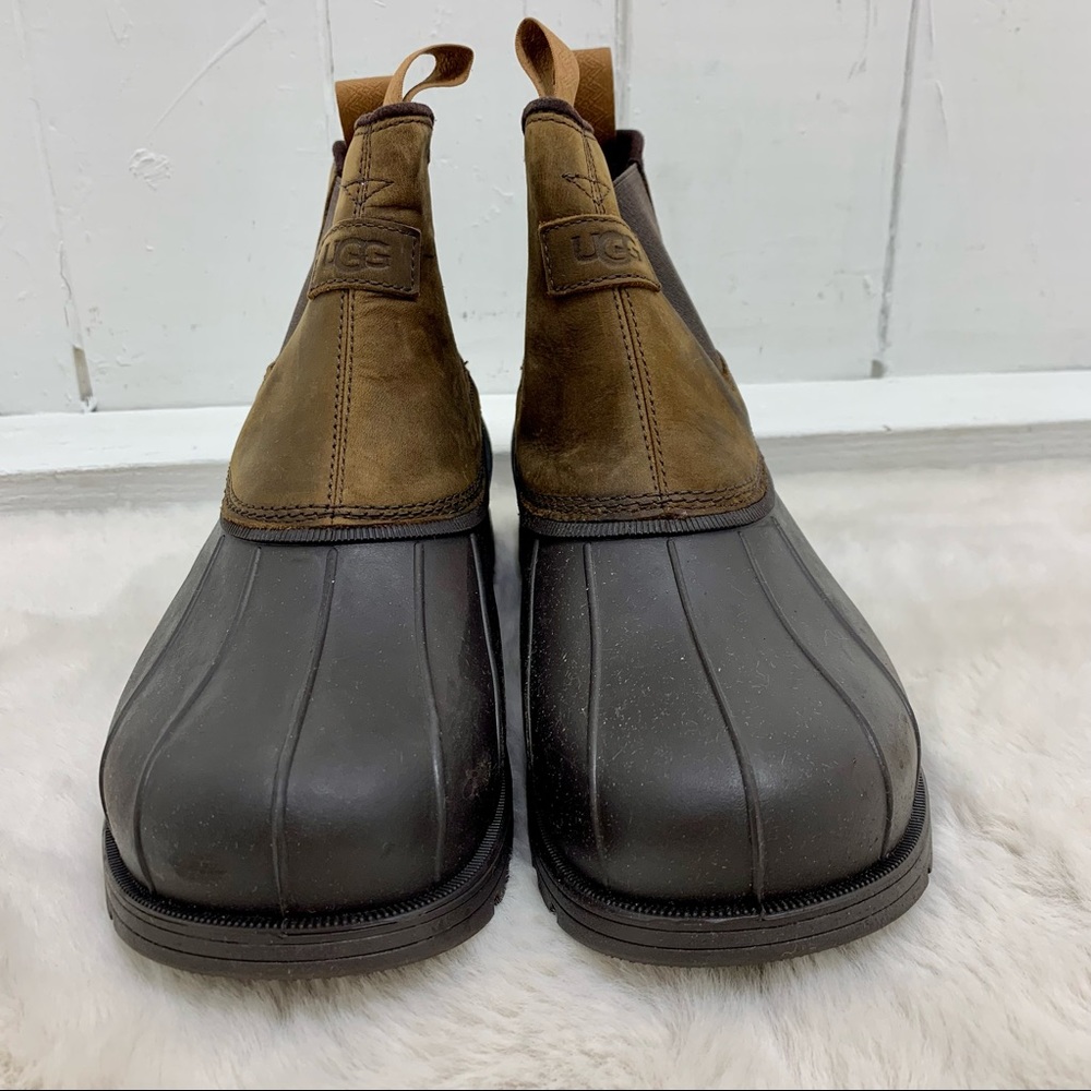 SOLD! Ugg Gatson Chelsea Boot - Picture 2 of 15